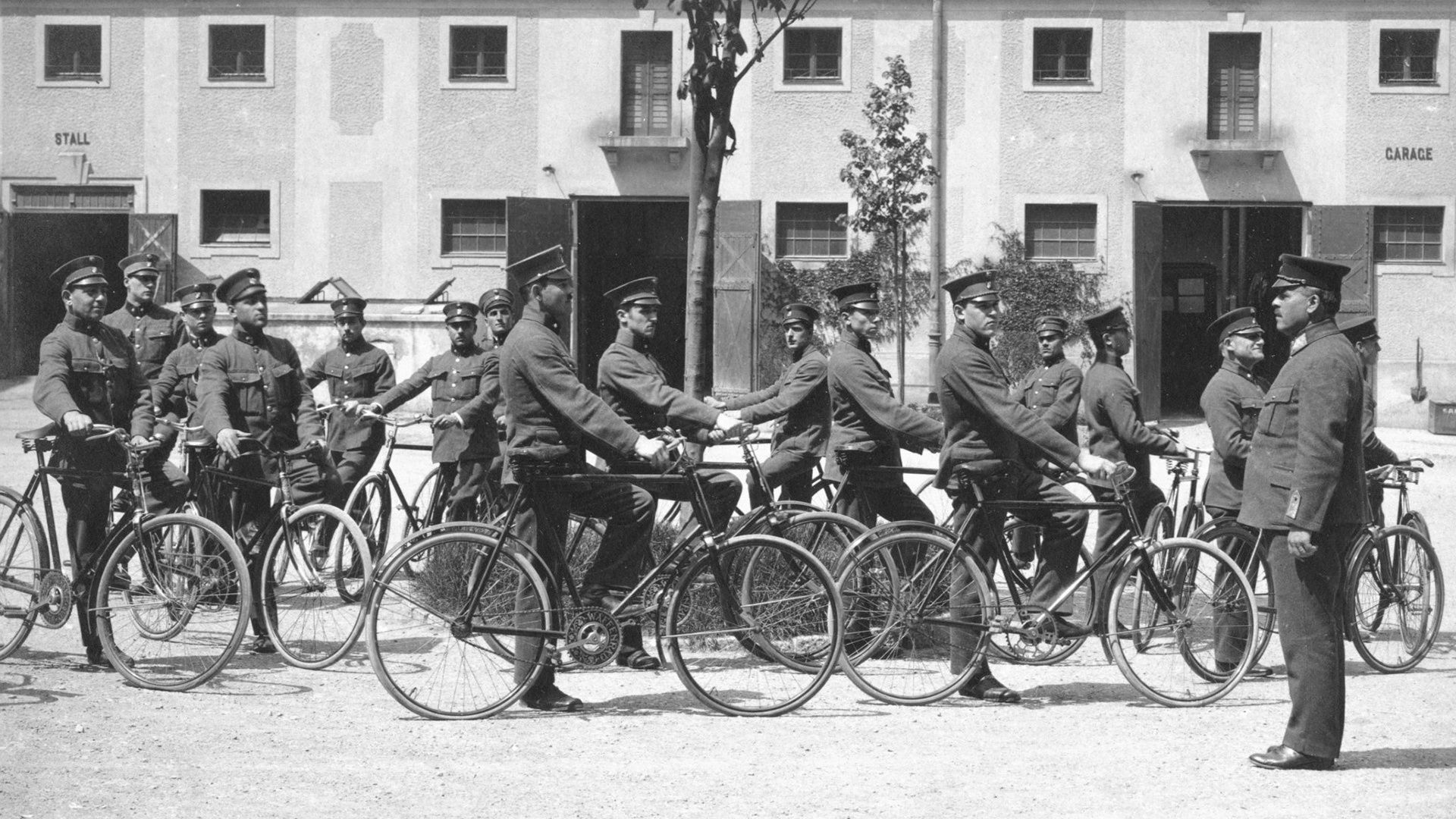 Polizisten auf Fahrrädern © Polizeimuseum Wien